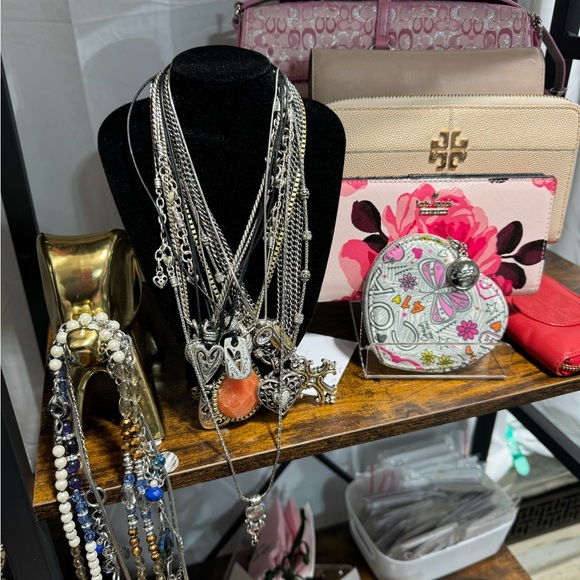 Nene’s Jewelry & Accessories Live Show Unlisted - Picture 5 of 16